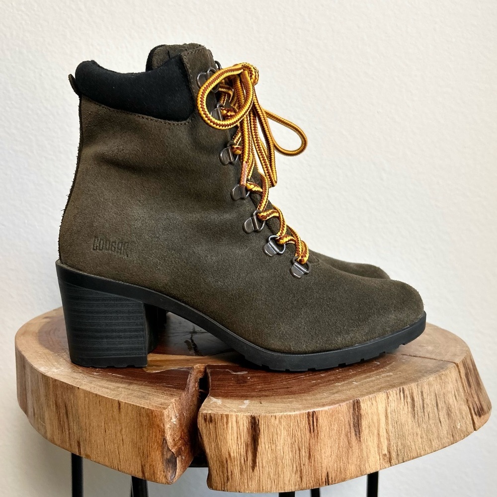 Vintage Y2K Cougar Genuine Leather Deep Olive and Black Lace-Up Boots Size 6
